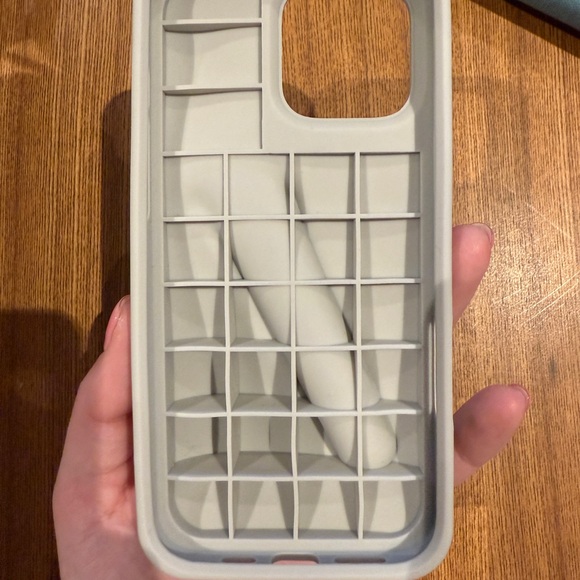 Rhode 16 Pro Max Lip Case - Picture 3 of 4